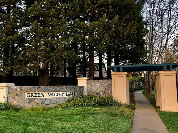 Entrance into Lakes community