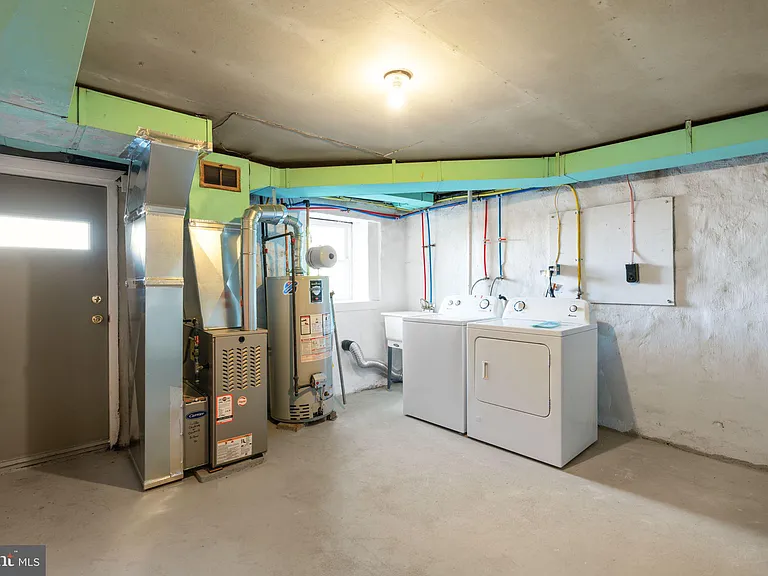 613 N Scott St — Photo 17