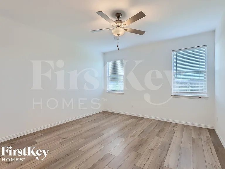 212 Wyndemere Ln — Photo 13