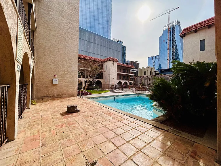 505 W 7th St #207 — Photo 2