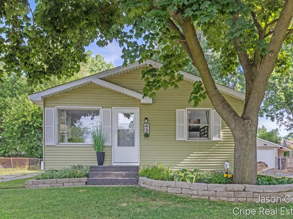 43 35th St SE, Wyoming, MI 49548