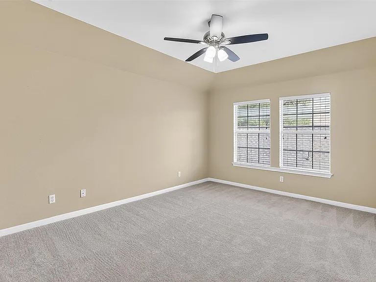 15136 Thatcher Dr — Photo 31