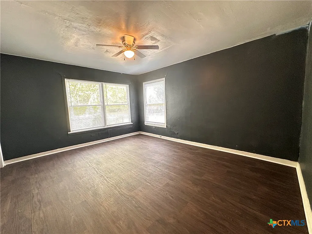 5 bed, 3.0 bath, 5261 sqft, $1,900 — Photo 3