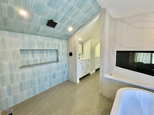 108 Los Feliz St — Photo 24