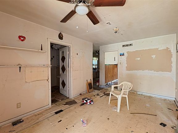 3rd image of 1914 Benson St