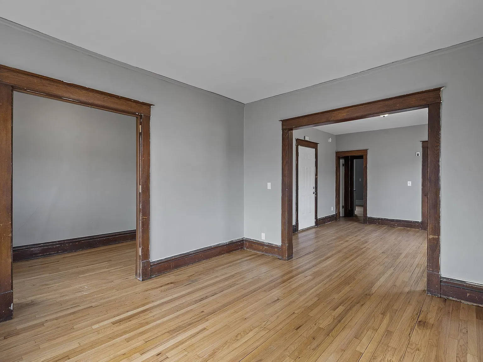 203 Grotto St N — Photo 4