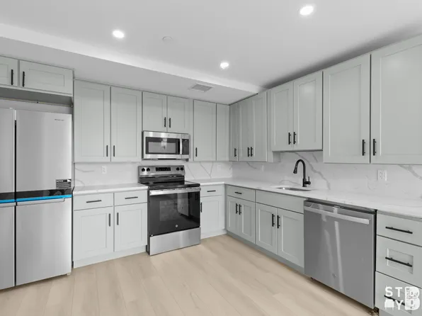 227 Clarkson Avenue image 3 of 9