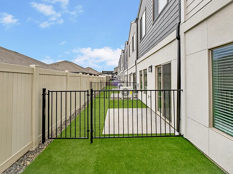 Vintage Park Townhomes — Photo 27