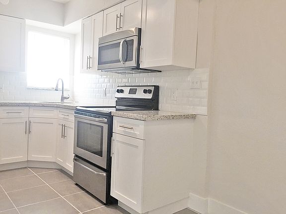 4th image of 641 NE 8th Ave APT 4
