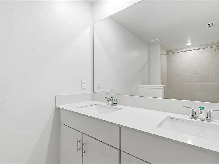 9851 Feaster Dr — Photo 42