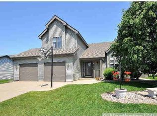 9254 Queens Gdns, Minneapolis, MN 55443