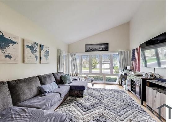 3rd image of 558 Mallard Ln
