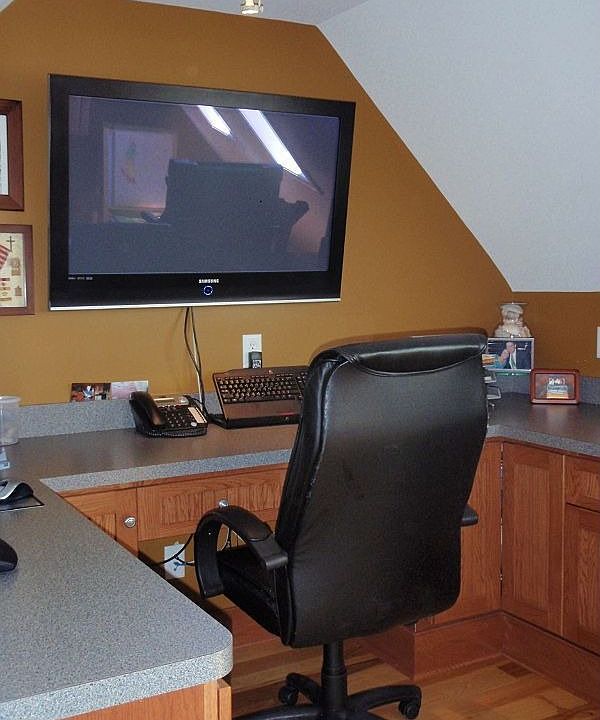 1st image of 523 Brookview Dr