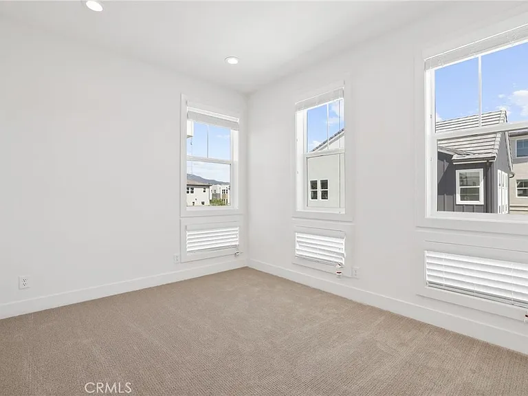 191 Hollyleaf — Photo 35