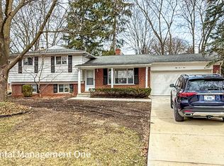 5604 Haymeadow Dr, West Bloomfield, MI 48322