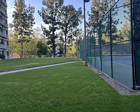 3rd image of 100 S Doheny Dr APT 213