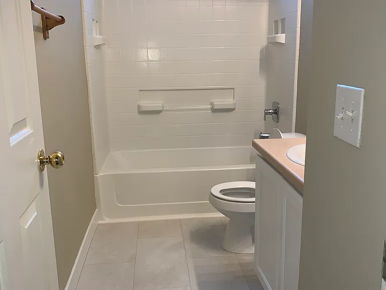 1340 Oak Village Ave — Photo 13