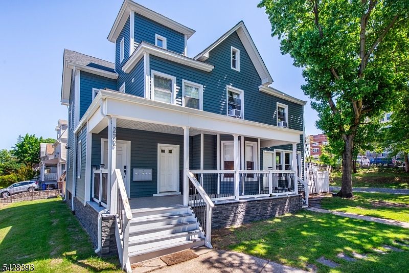 1st image of 222 William St