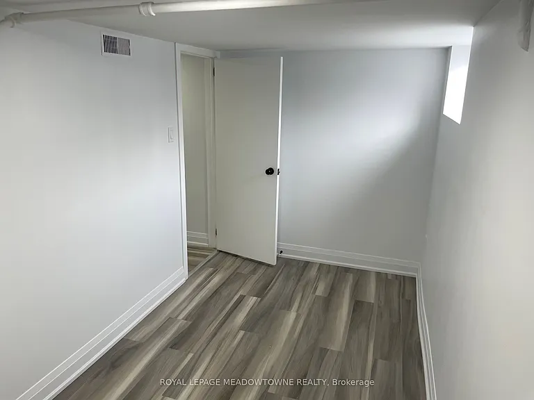 1211 College St #BASEMENT — Photo 7