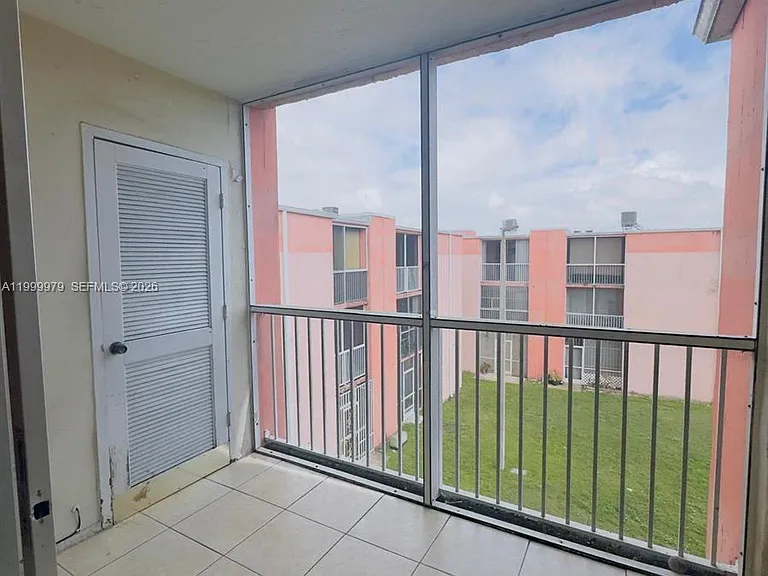 19841 SW 114th Ave #310 — Photo 12