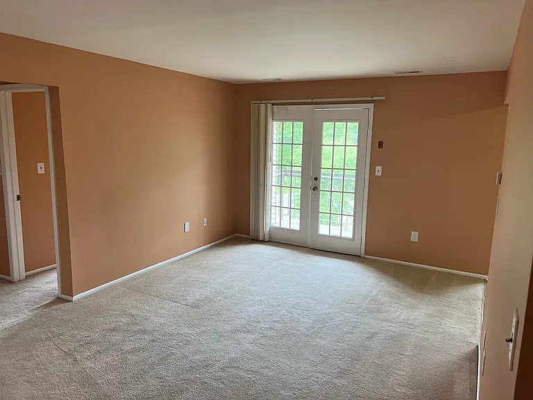1811 Green Hollow Dr — Photo 16