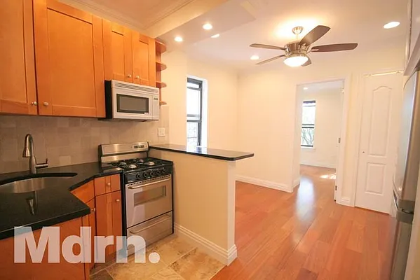 Rented by Mdrn Residential | media 5