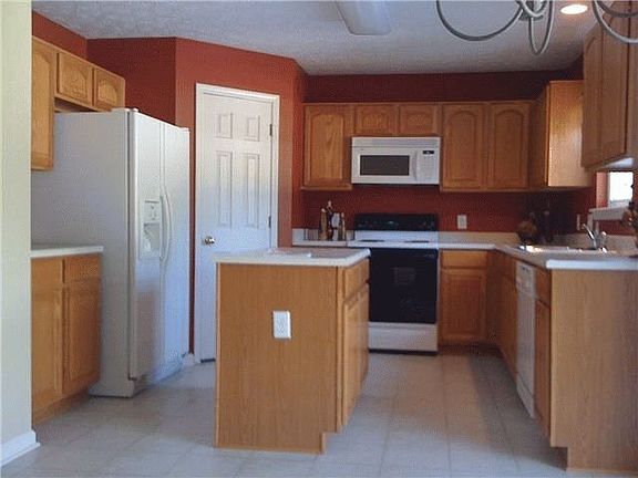 2nd image of 255 Bear Hollow Way