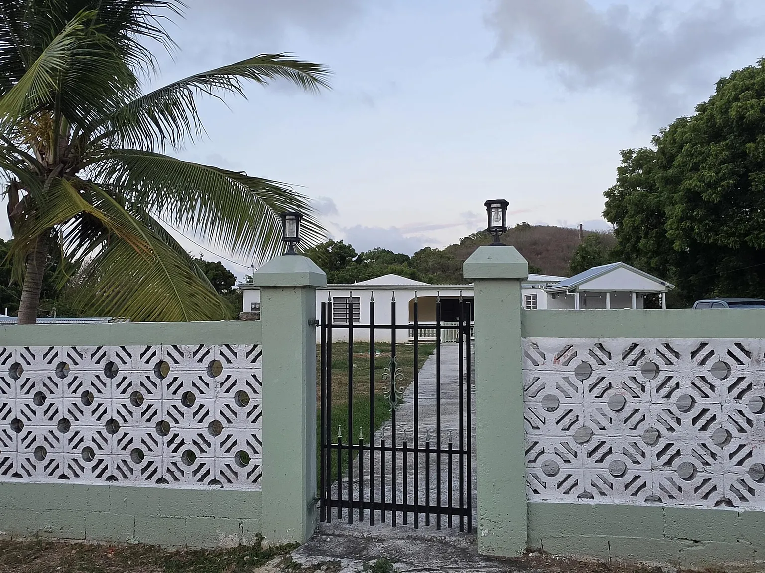 3 bed, $2,900 — Photo 2