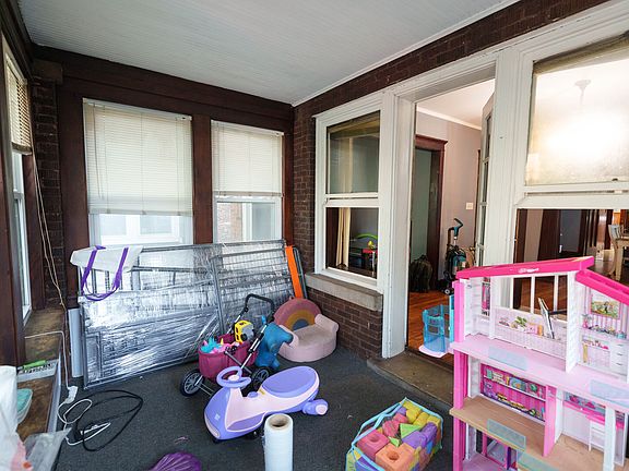 2nd image of 530 N Lawler Ave