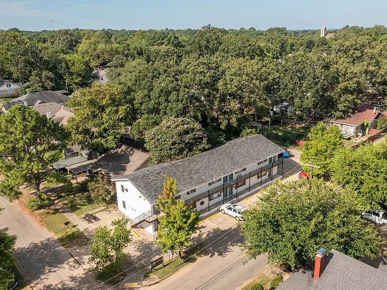 The Azalea: 1 & 2 Bedroom Apartments — Photo 30