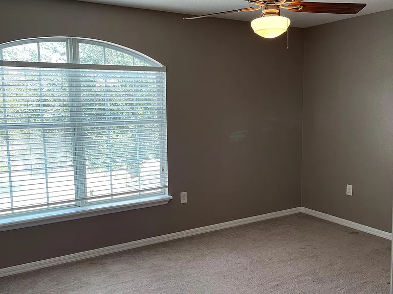 Second upstairs bedroom