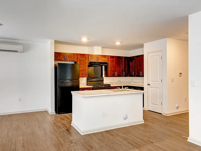 Clinton Woods Apartments — Photo 11