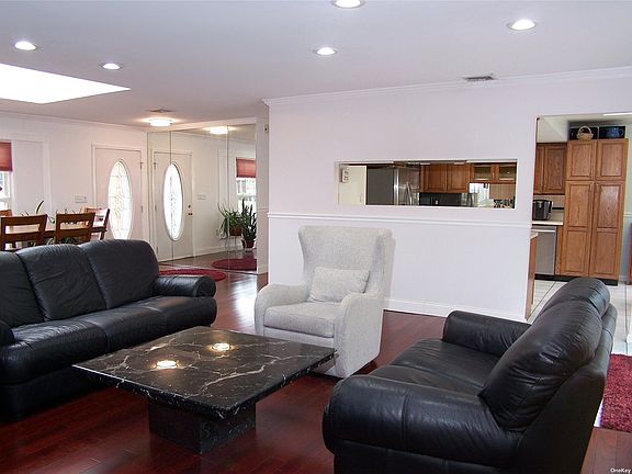 5th image of 84 Manchester Ln