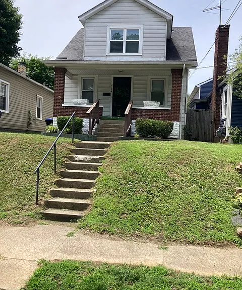 2124 Crittenden Dr — Photo 5