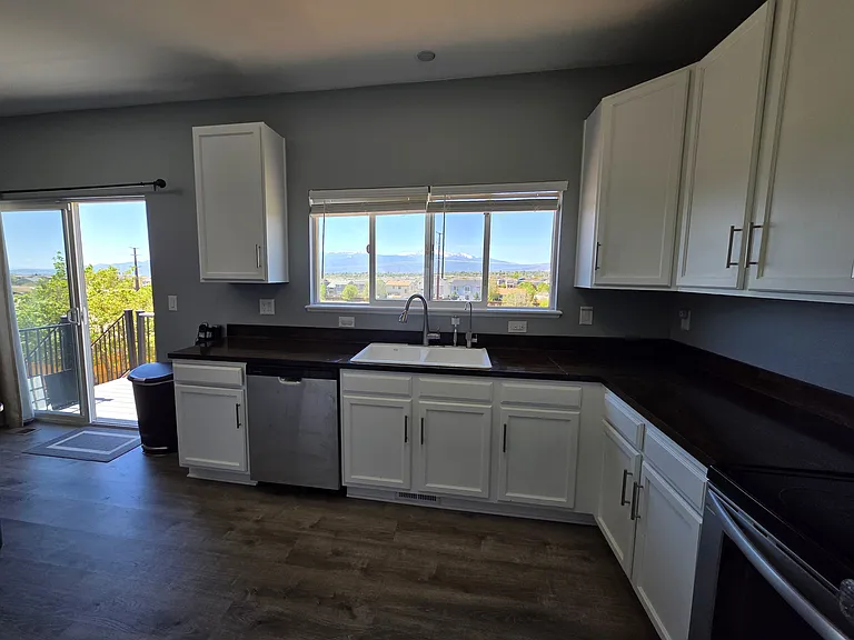 2030 Meadowbrook Pkwy — Photo 13