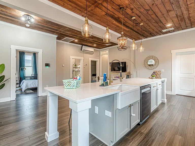 1022 Nolan St — Photo 3