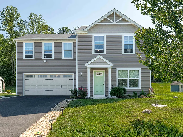 90 Mannie Ct — Photo 1