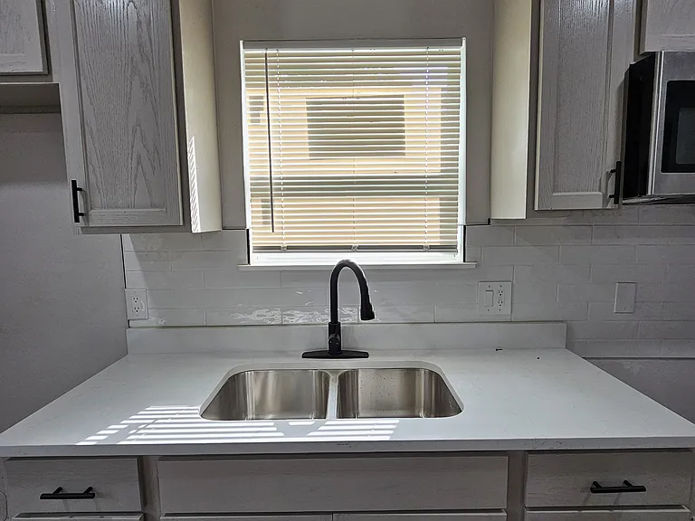 702 College St #1 — Photo 2