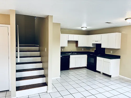 307 Kings Way Dr #A Photo 1