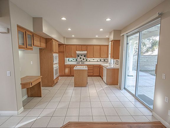 5th image of 27938 Brookdale Ct