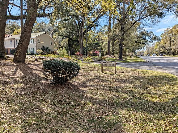 Street entrance to Jamestowne