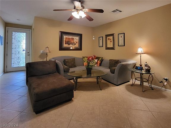 3rd image of 6729 Bluebell Garden St