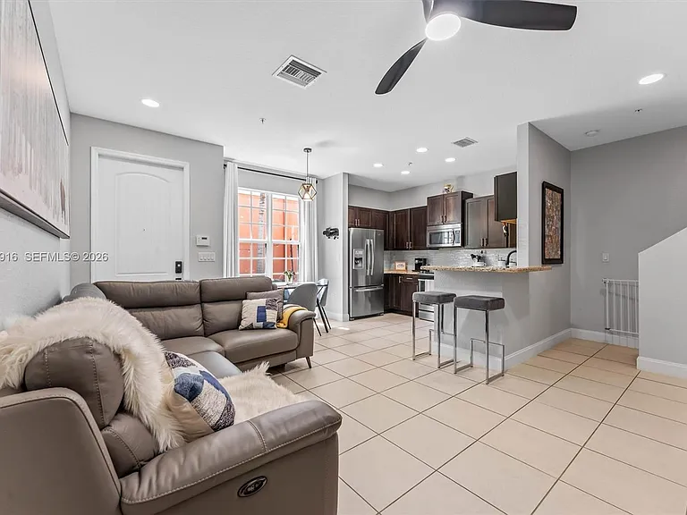 712 SW 2nd Way #712 — Photo 4