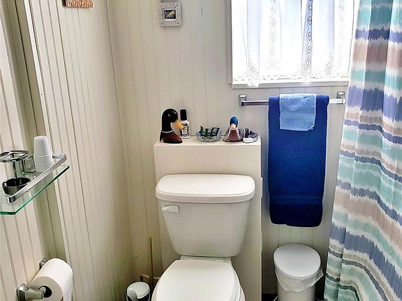 4th image of 1085 Reeves Rd