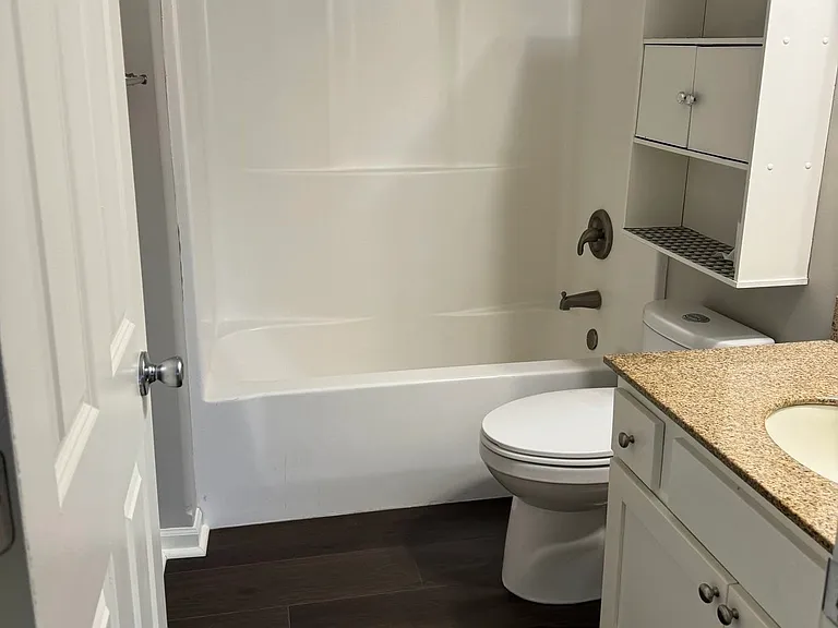 Hillcrest Dr — Photo 5