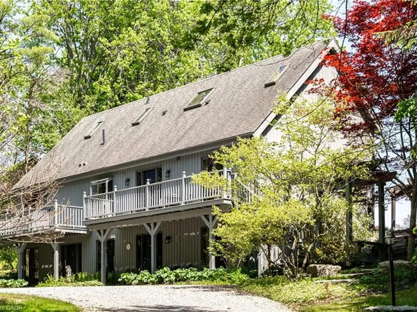 176 Weirs Ln, Hamilton, ON L9H 5E1