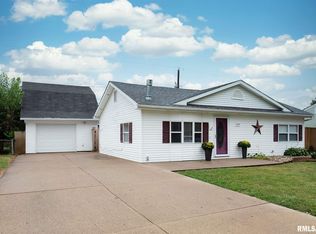 2705 W 67th St, Davenport, IA 52806