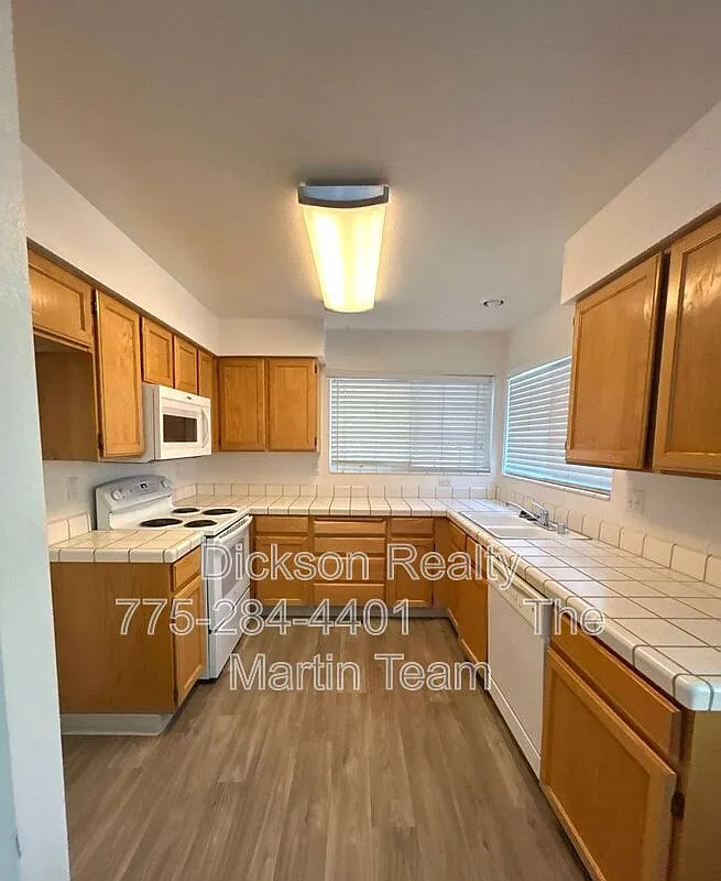 3 bed, 2.0 bath, 1164 sqft, $2,350 — Photo 2