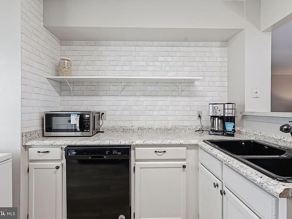 5th image of 620 Bridlewood Dr