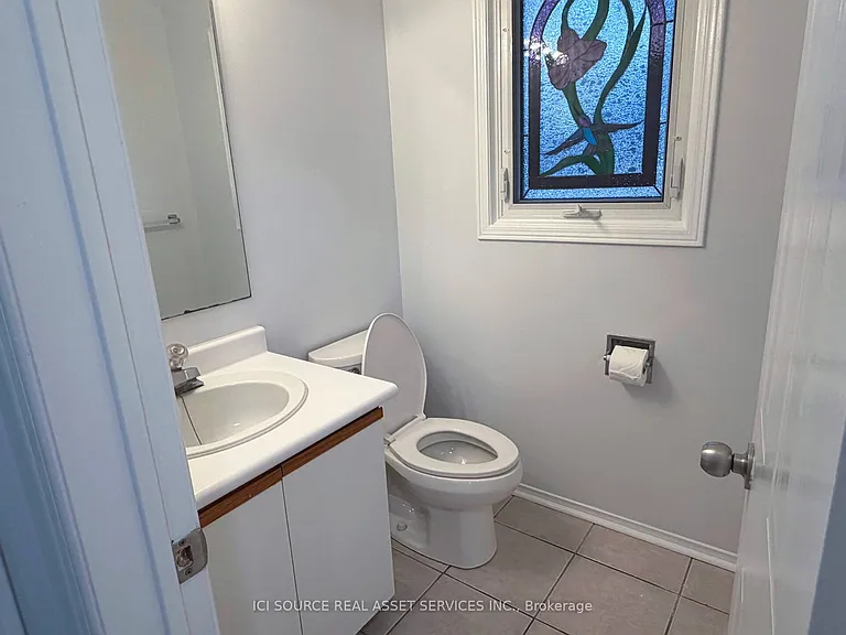 7176 Harding Cres — Photo 4